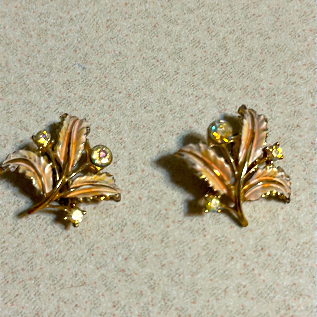 Vintage Coro Gold Tone Rhinestone Clip On Earrings 444 22$